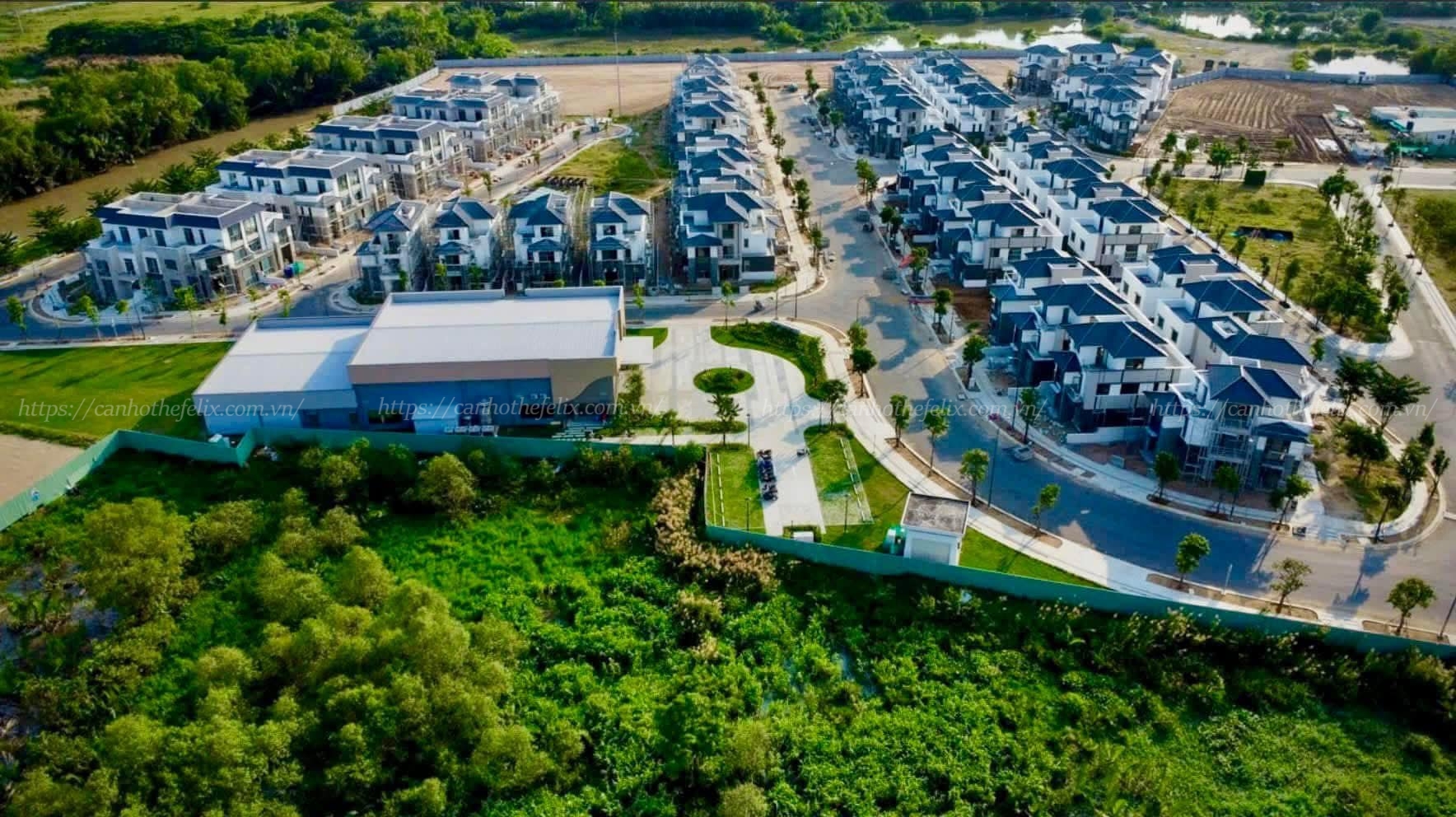 Gladia-by-the-water_9